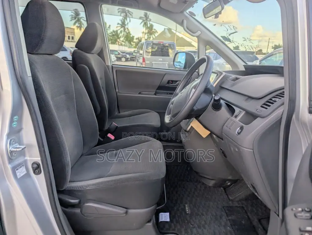 Toyota Noah 2008 Silver