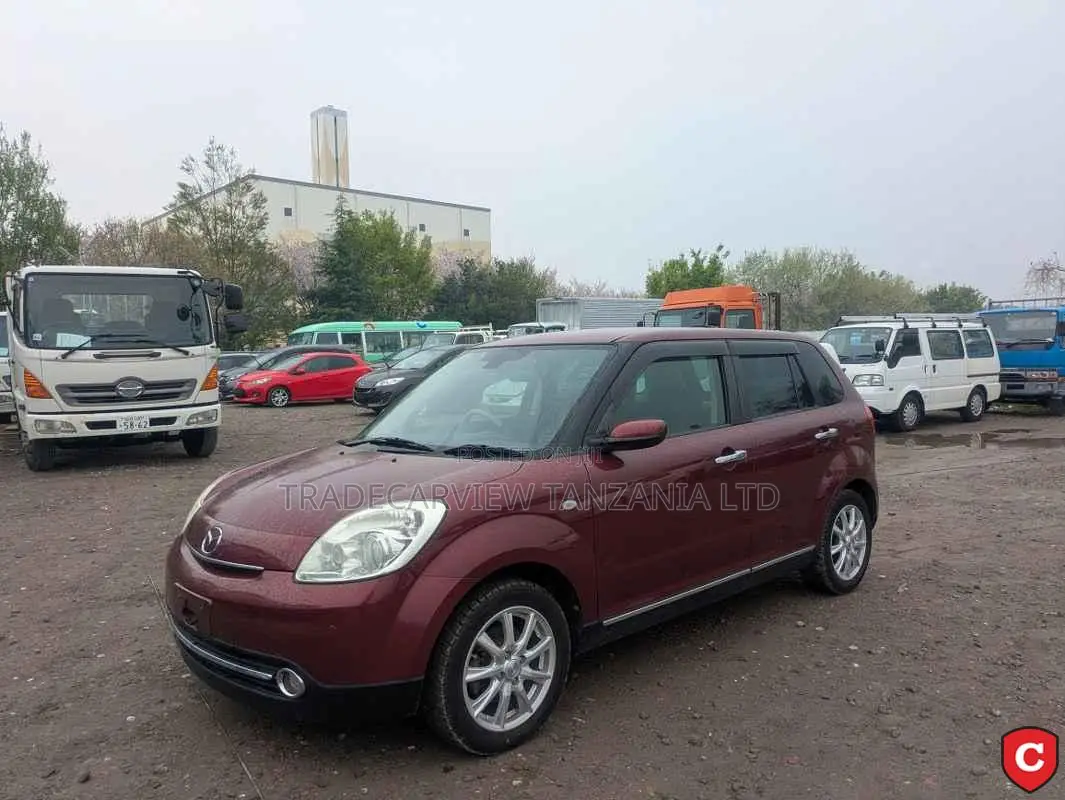 Mazda Verisa 2012 Red