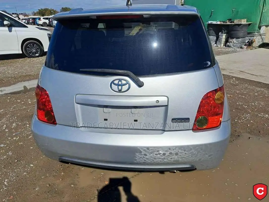 Toyota IST 2003 Silver