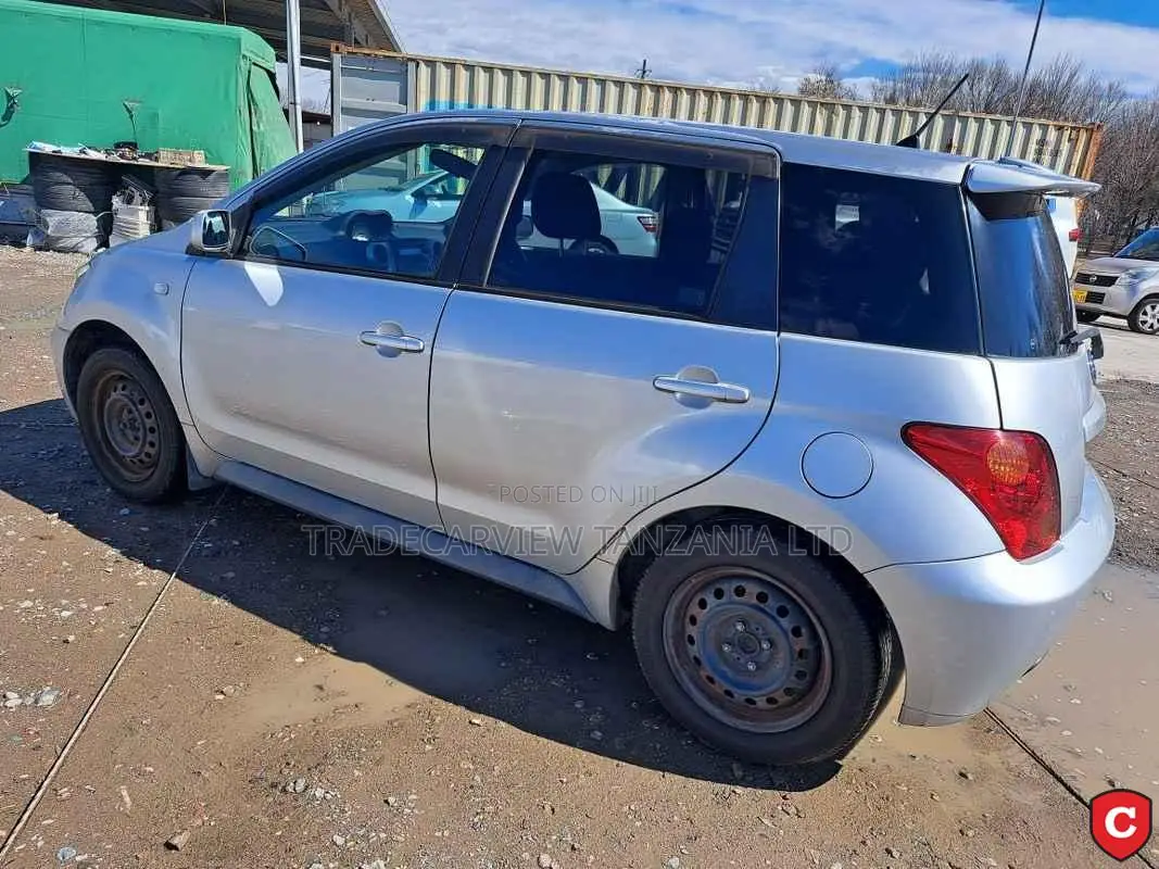 Toyota IST 2003 Silver