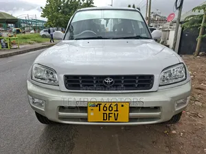 Toyota RAV4 1999 White
