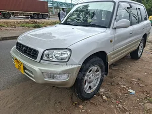 Toyota RAV4 1999 White
