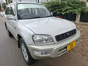 Toyota RAV4 1999 White
