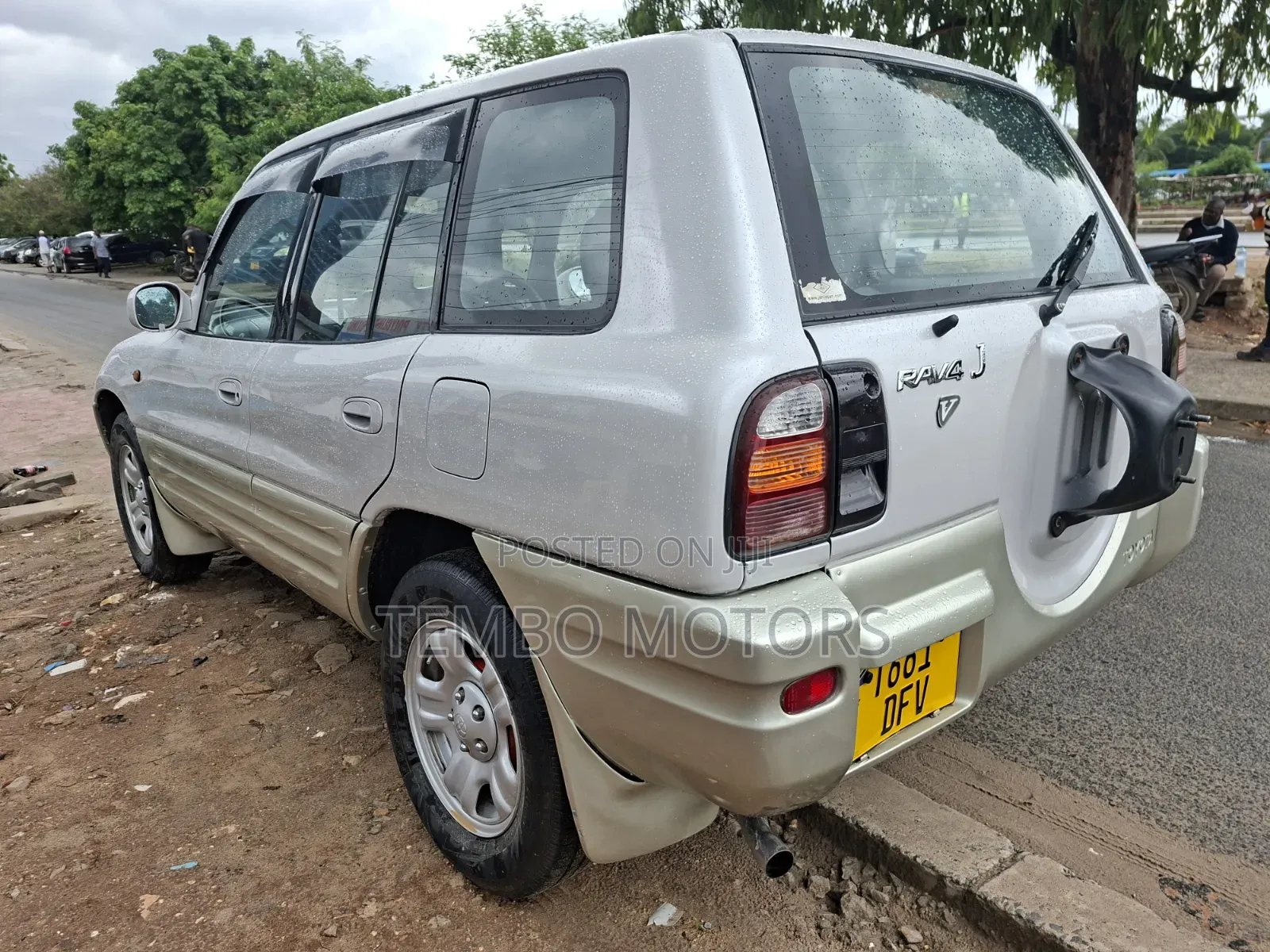 Toyota RAV4 1999 White