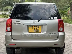 Toyota Raum 2005 Gold
