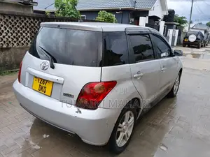 Toyota IST 2003 Silver