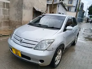Toyota IST 2003 Silver