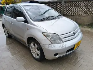 Toyota IST 2003 Silver