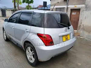 Toyota IST 2003 Silver