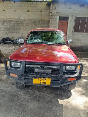Toyota Hilux 2000 Red