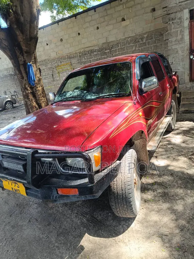 Toyota Hilux 2000 Red