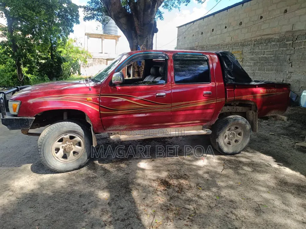 Toyota Hilux 2000 Red