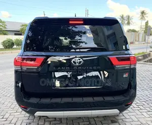 Toyota Land Cruiser LC300 2023 Black