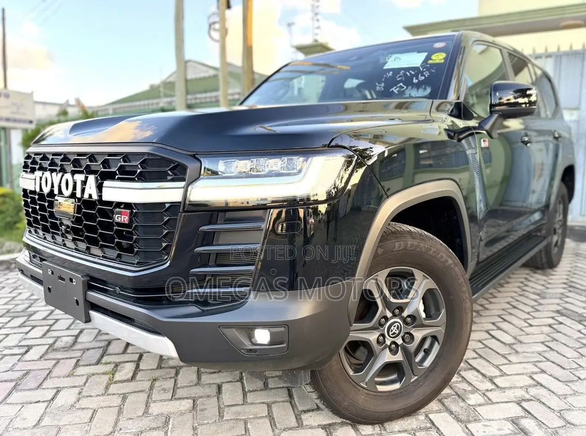 Toyota Land Cruiser LC300 2023 Black