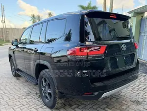 Toyota Land Cruiser LC300 2023 Black