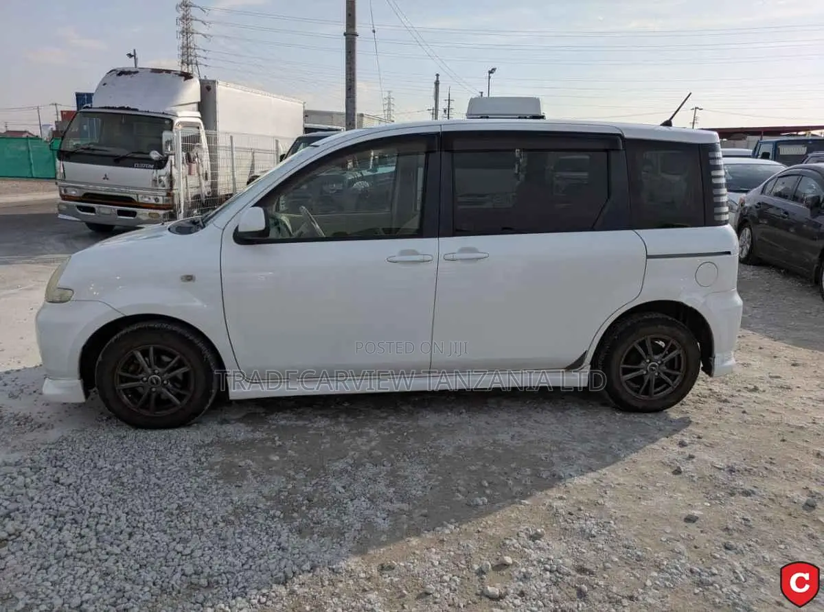 Toyota Sienta 2004 Pearl