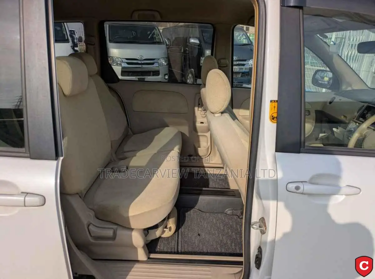 Toyota Sienta 2004 Pearl