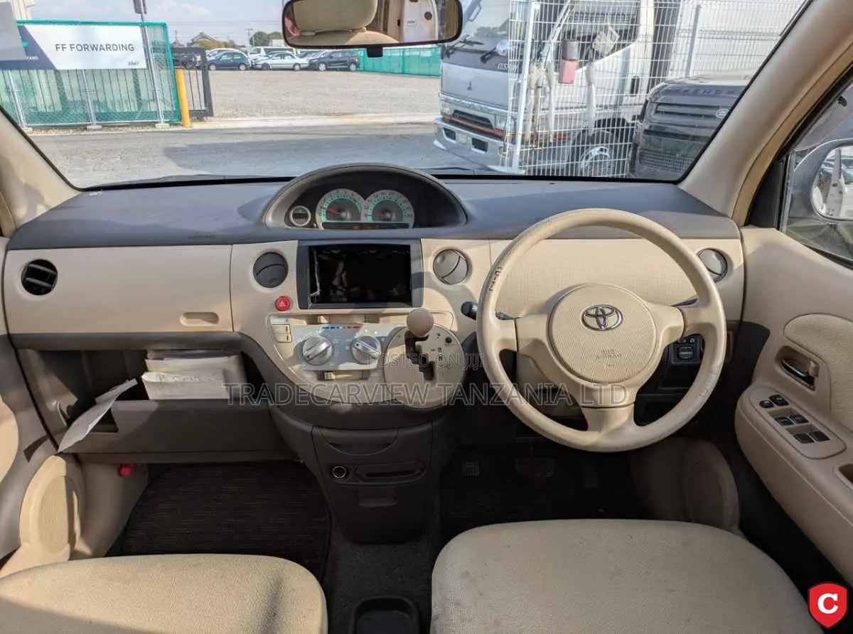 Toyota Sienta 2004 Pearl