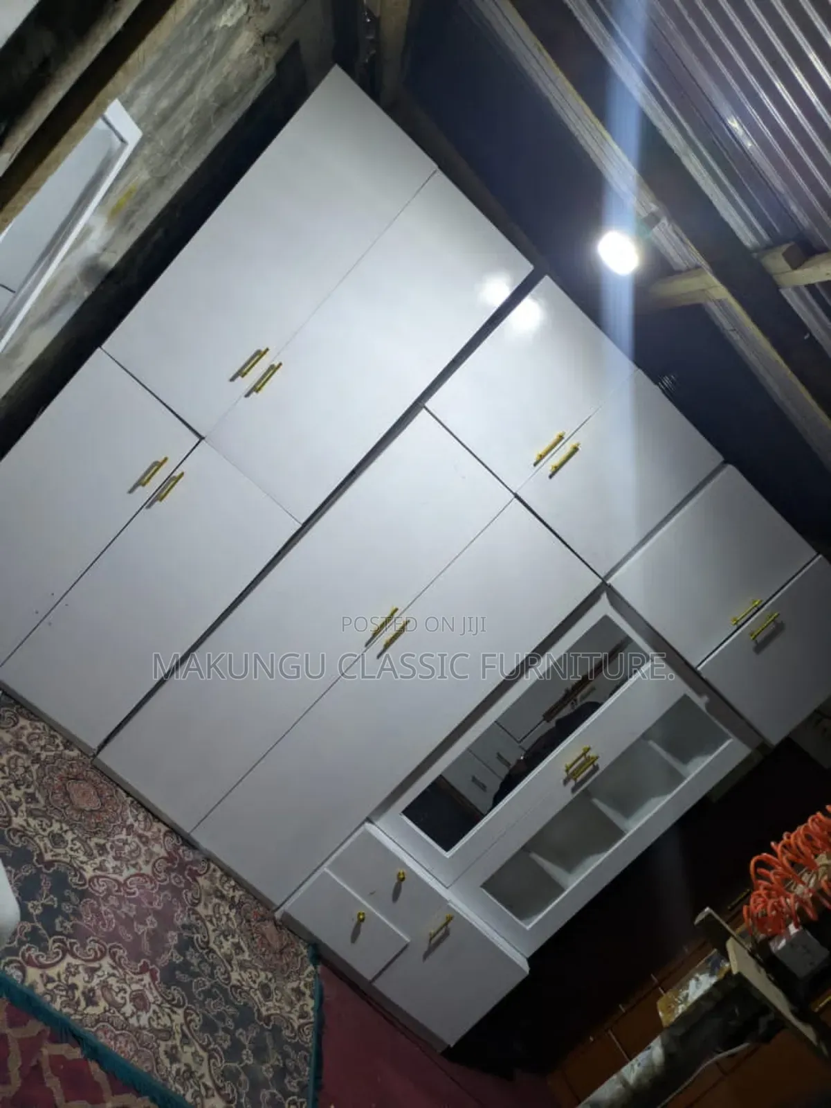 Kabati La Nguo Lenye Muunganiko Wa Dressing Table