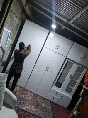 Kabati La Nguo Lenye Muunganiko Wa Dressing Table