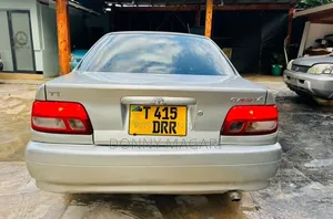 Toyota Carina 2000 Silver