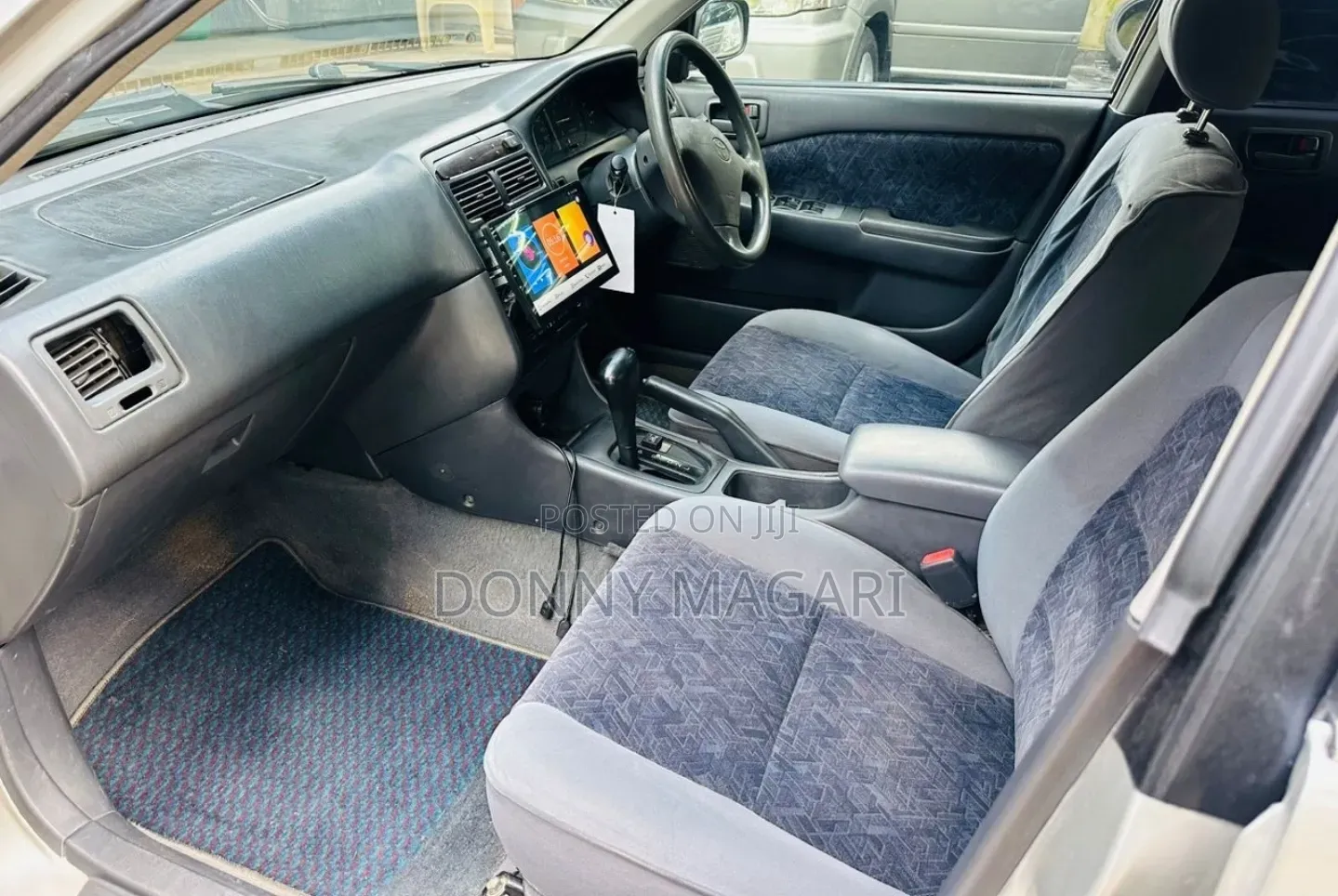 Toyota Carina 2000 Silver