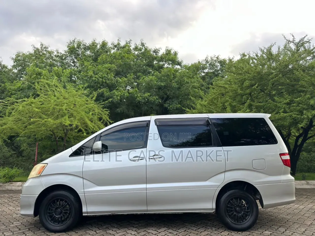 Toyota Alphard 2004 Gray