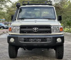 Toyota Land Cruiser 2017 White