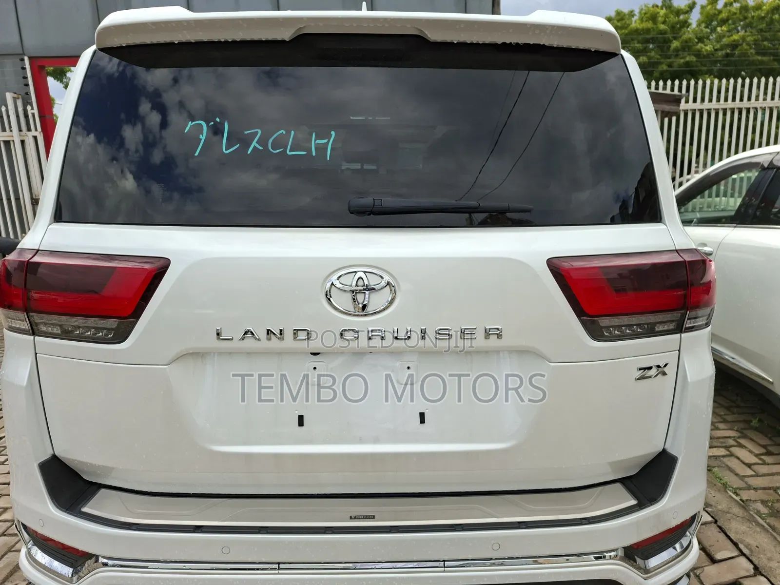 Toyota Land Cruiser LC300 2024 White