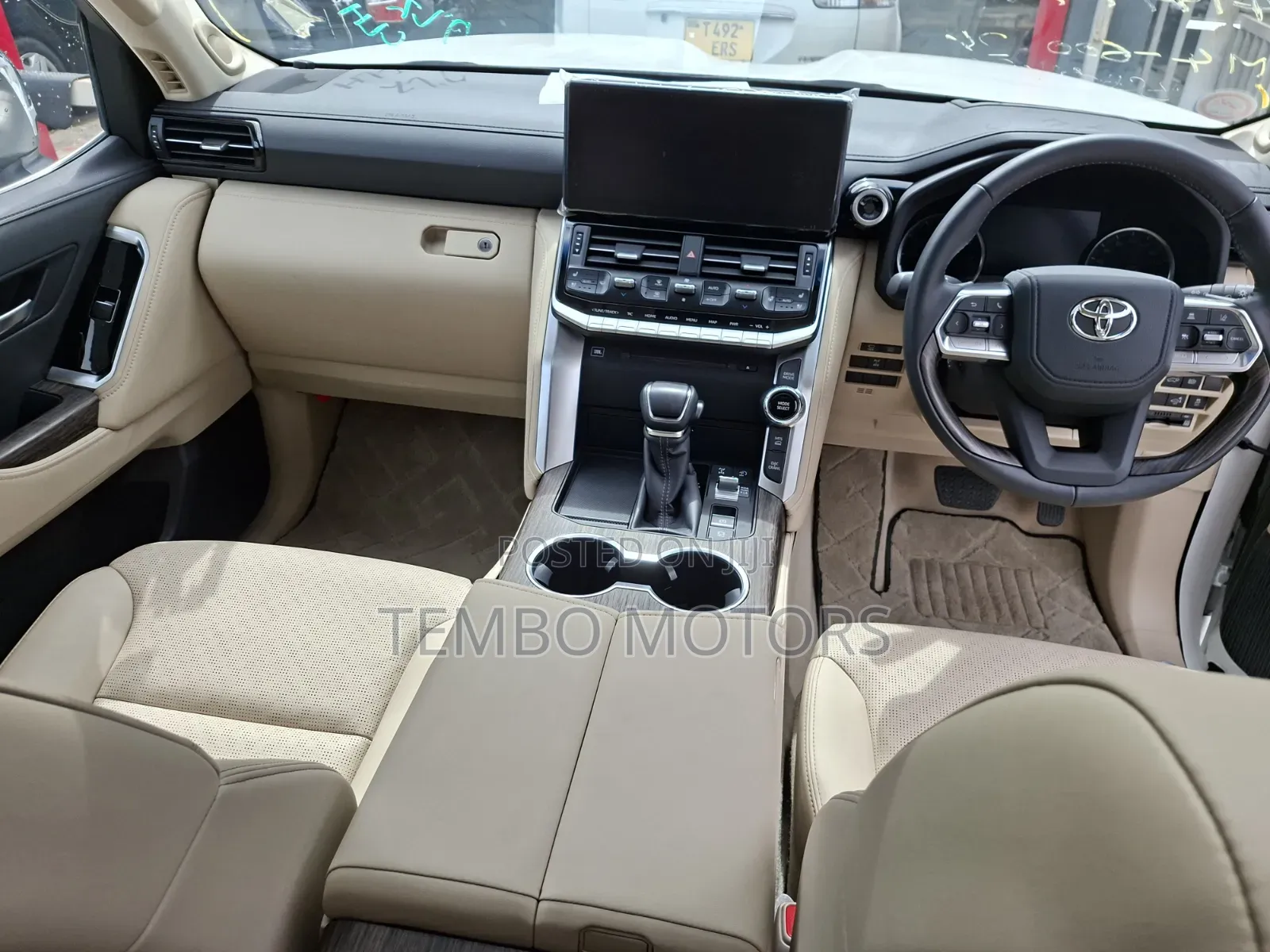 Toyota Land Cruiser LC300 2024 White