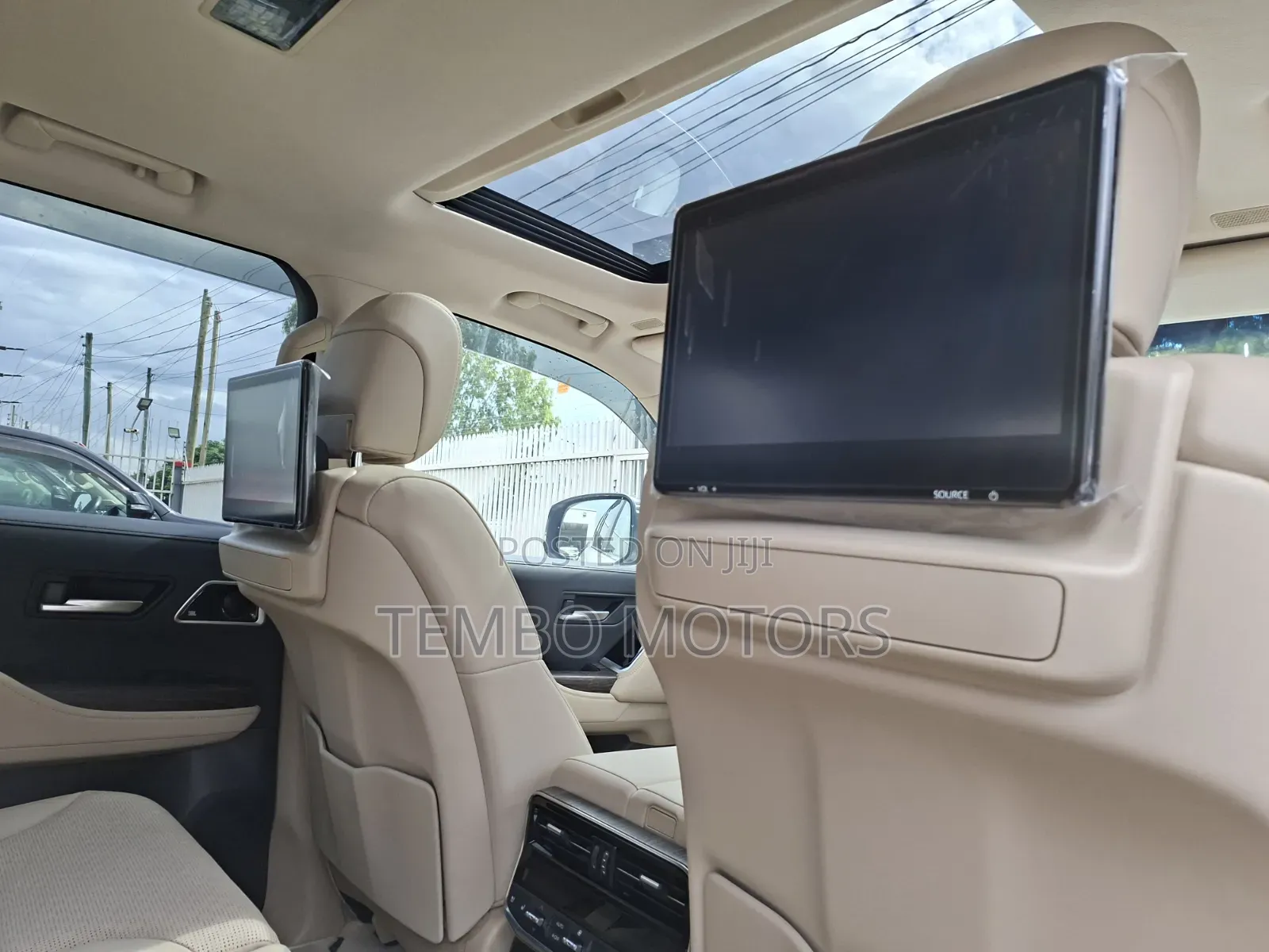 Toyota Land Cruiser LC300 2024 White