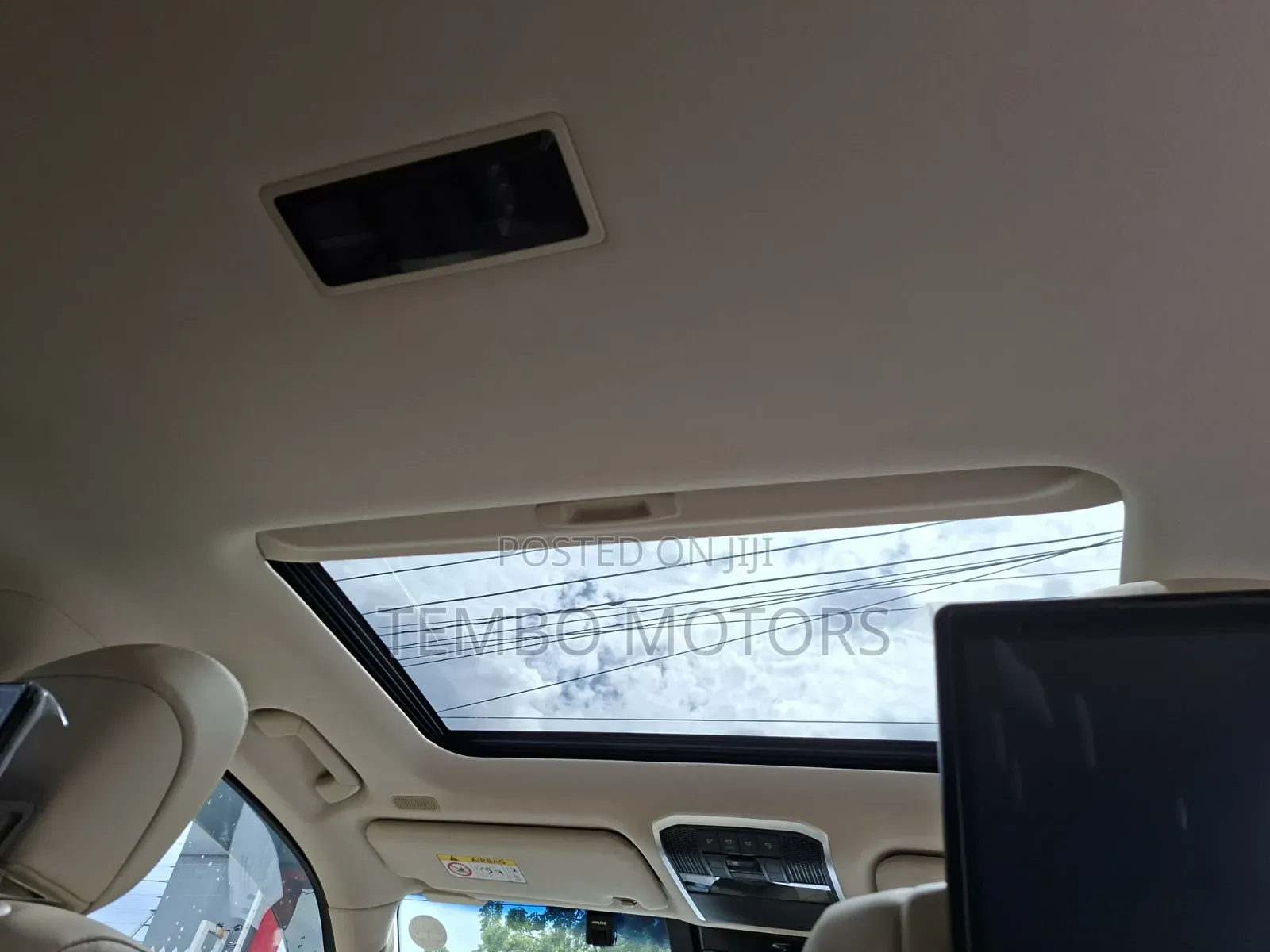 Toyota Land Cruiser LC300 2024 White