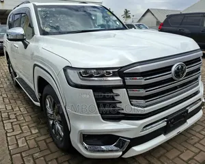 Toyota Land Cruiser LC300 2024 White