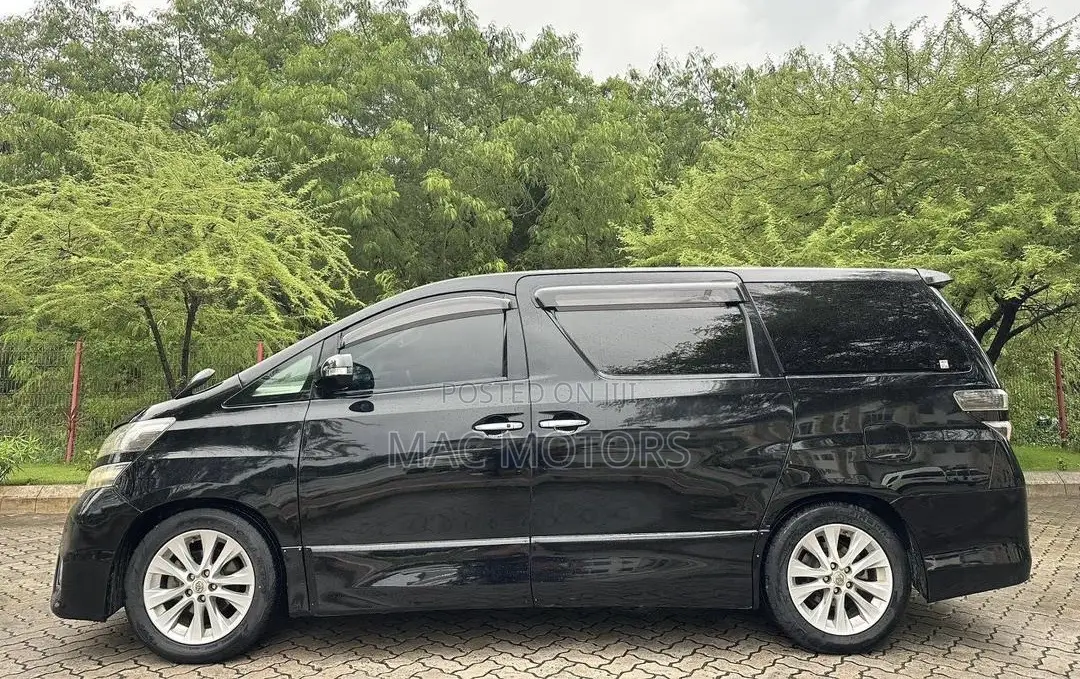 Toyota Vellfire 2010 Black