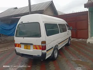 Toyota HiAce 2005 White