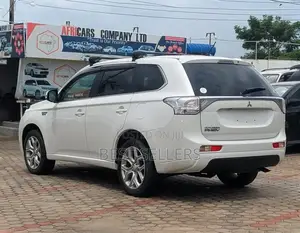 Mitsubishi Outlander 2.4 PHEV AWD 2015 White