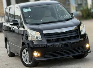 Toyota Noah 2.0 143hp FWD (8 Seater) 2009 Black