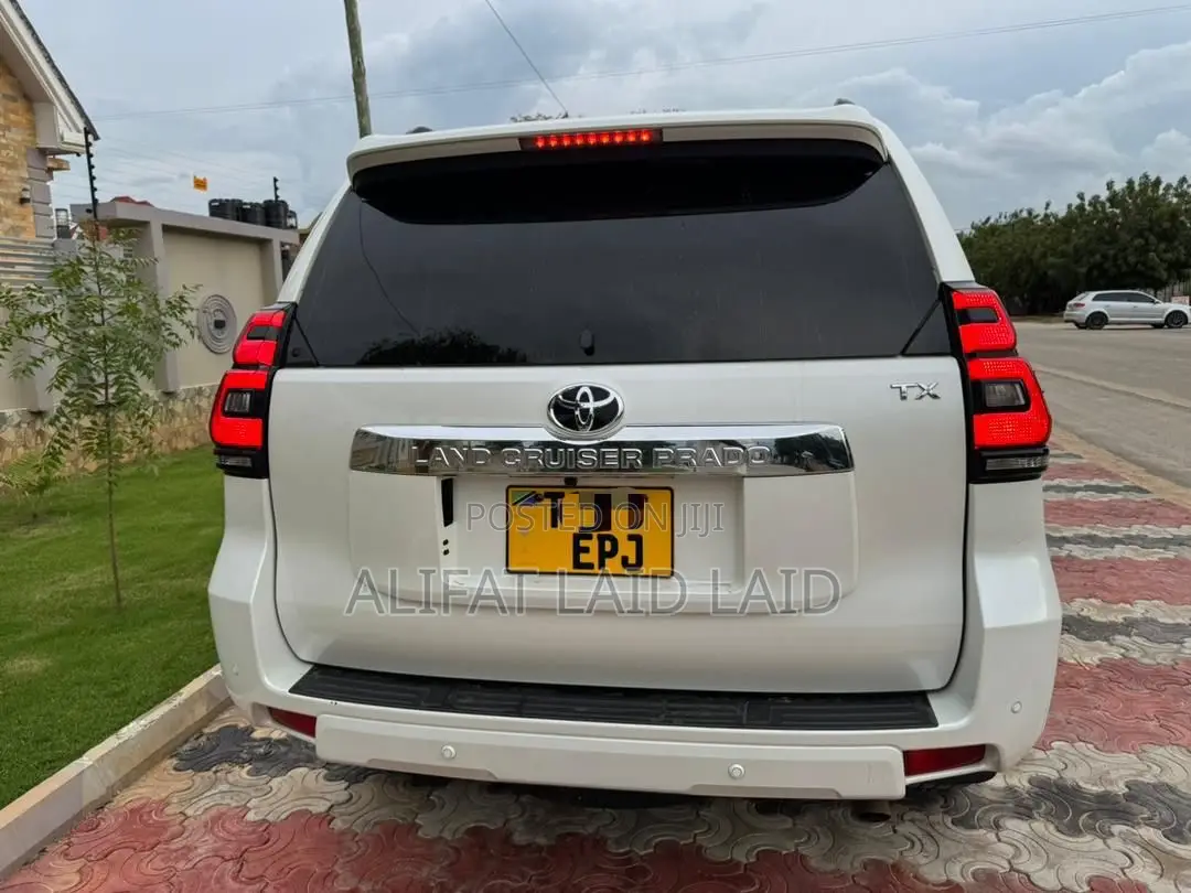 Toyota Land Cruiser Prado 2022 White