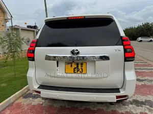 Toyota Land Cruiser Prado 2022 White