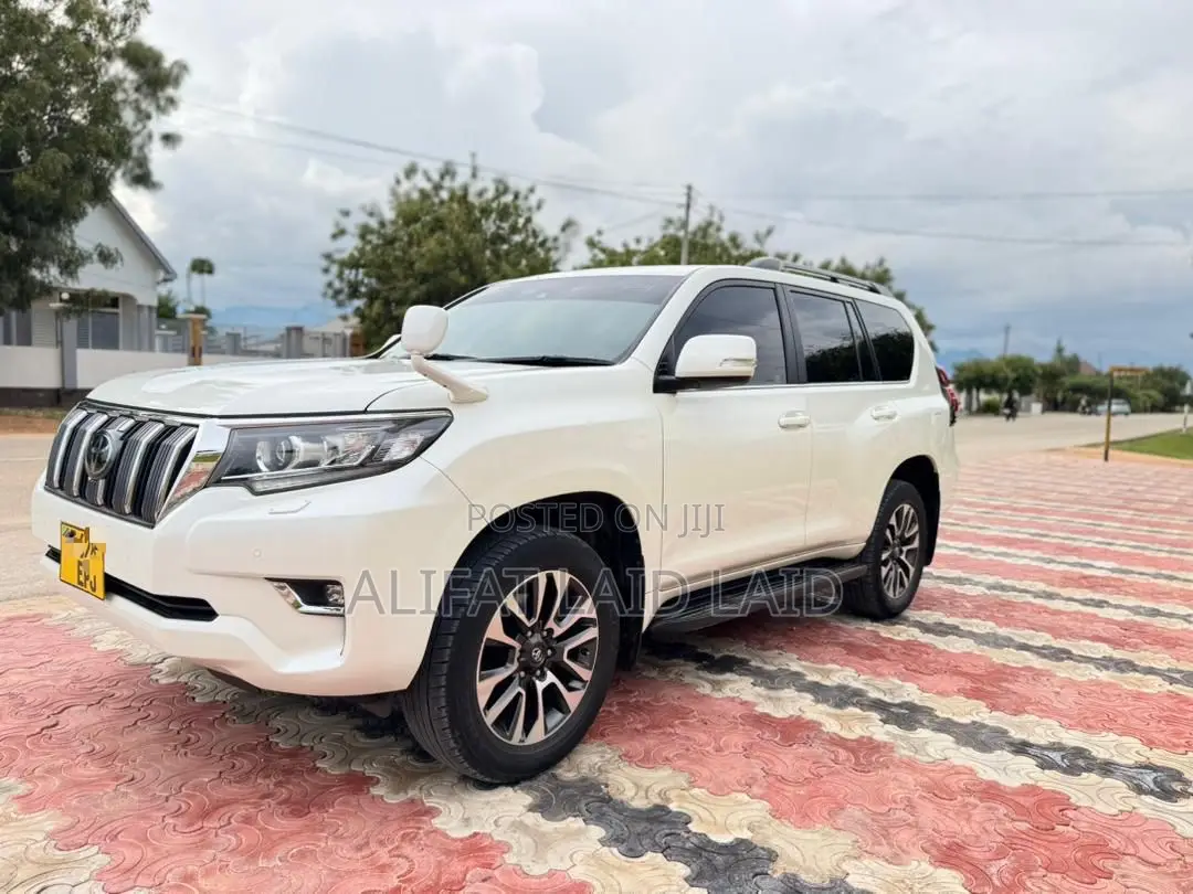 Toyota Land Cruiser Prado 2022 White