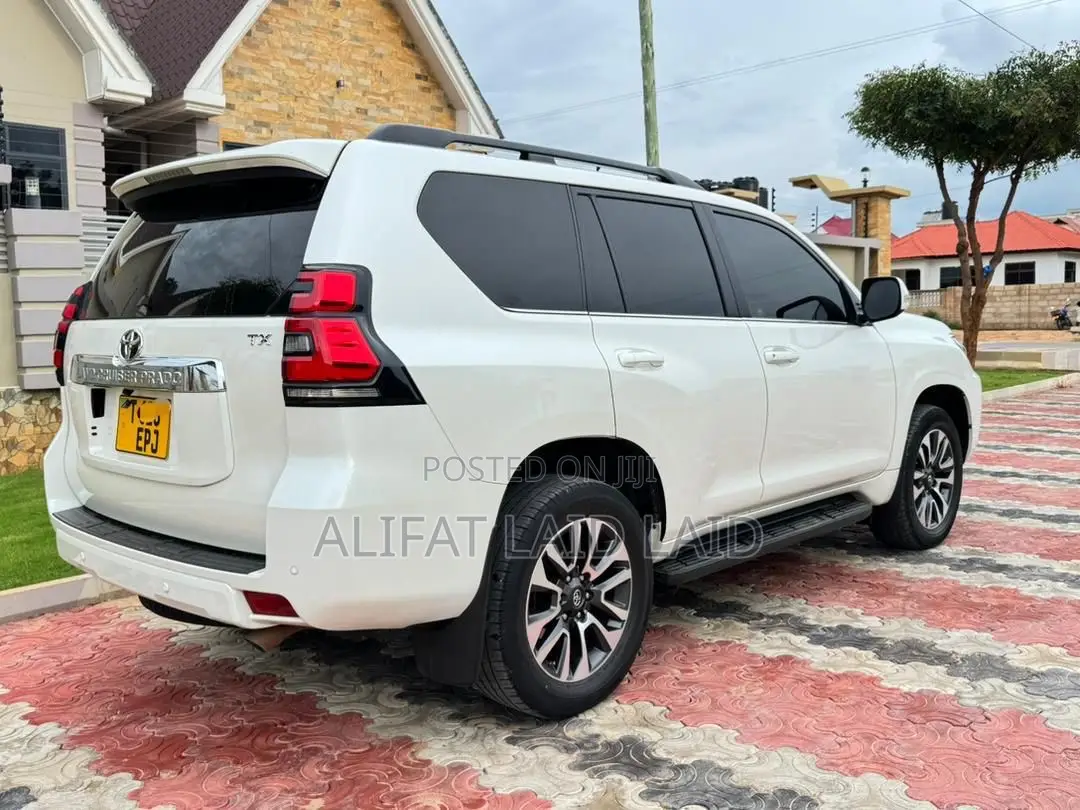 Toyota Land Cruiser Prado 2022 White