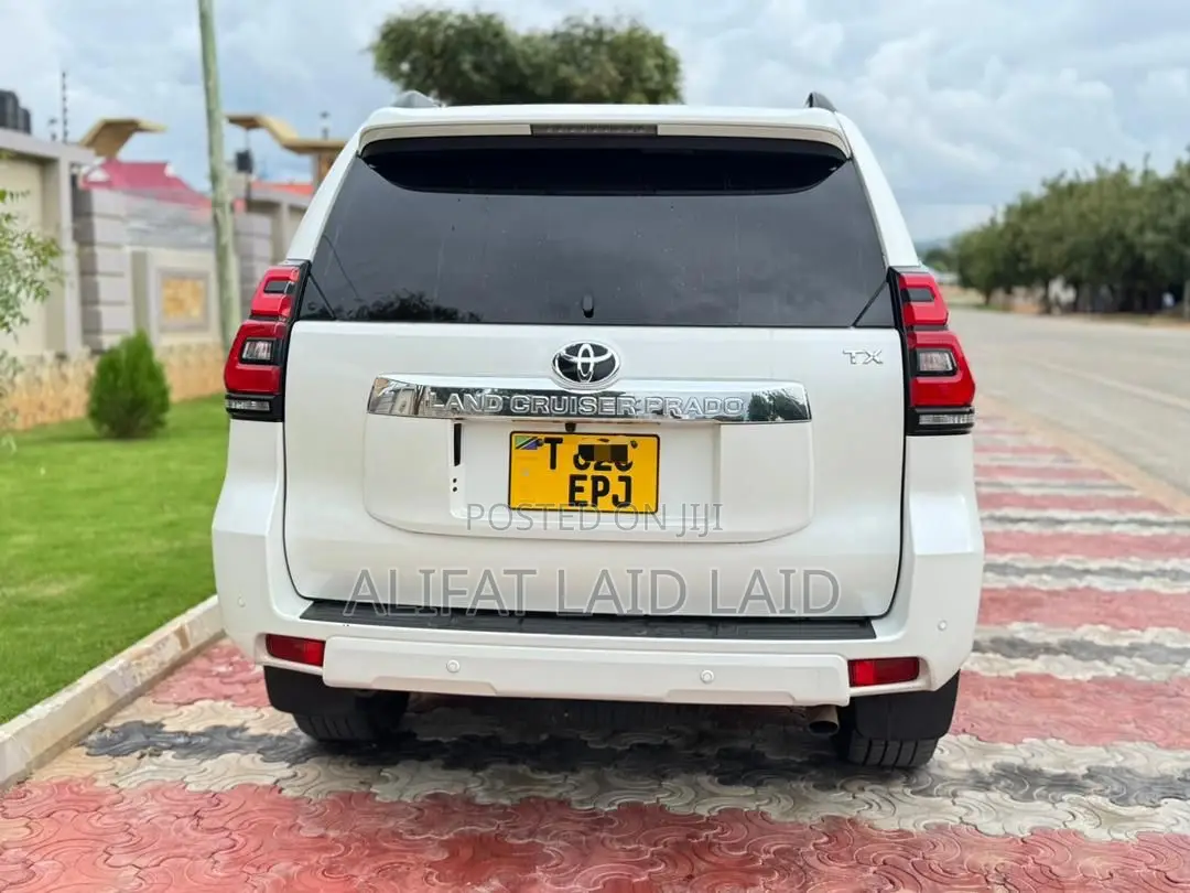Toyota Land Cruiser Prado 2022 White