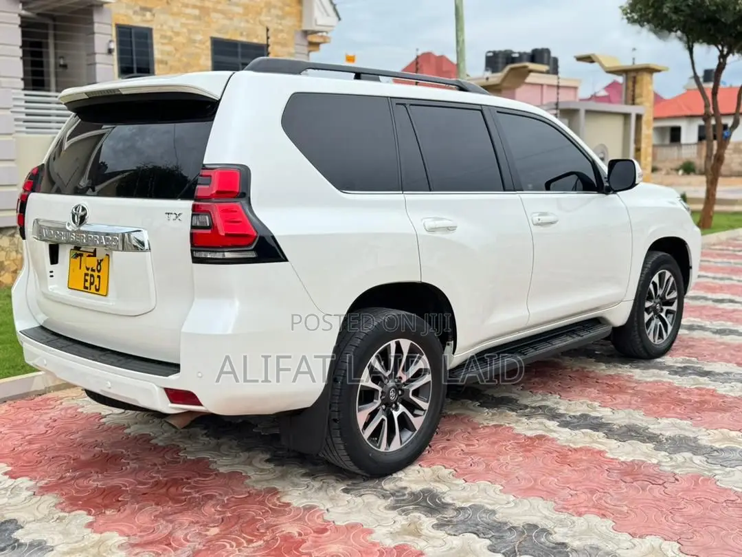 Toyota Land Cruiser Prado 2022 White