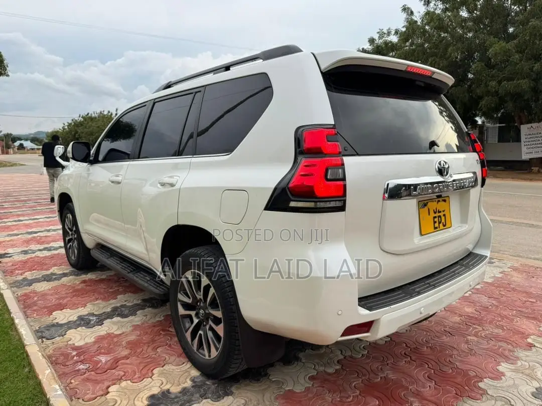 Toyota Land Cruiser Prado 2022 White