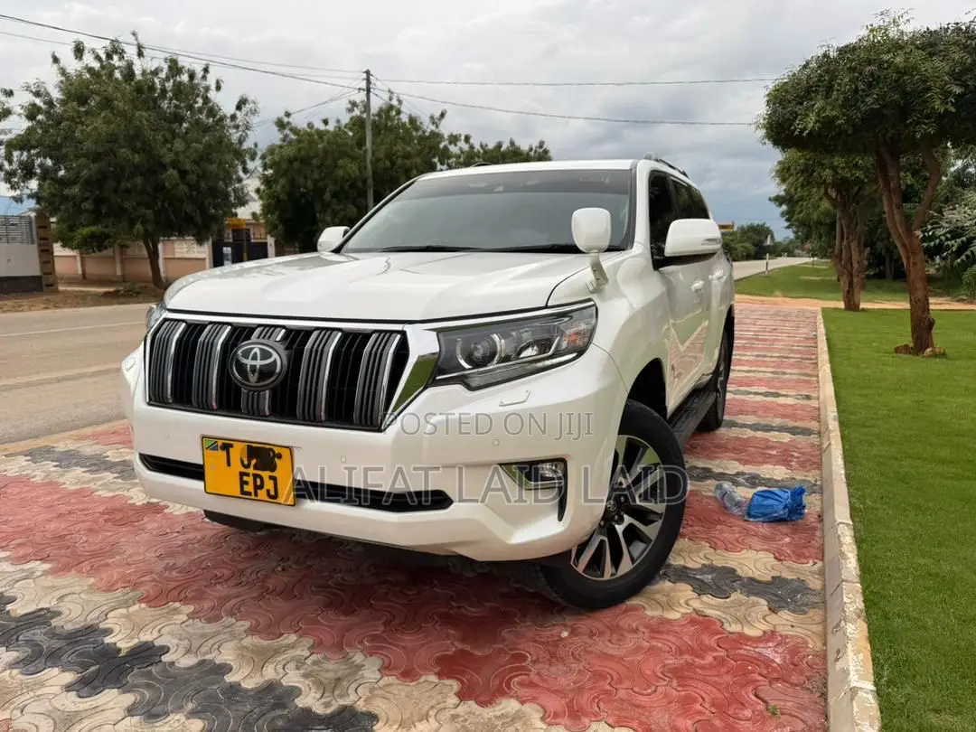 Toyota Land Cruiser Prado 2022 White