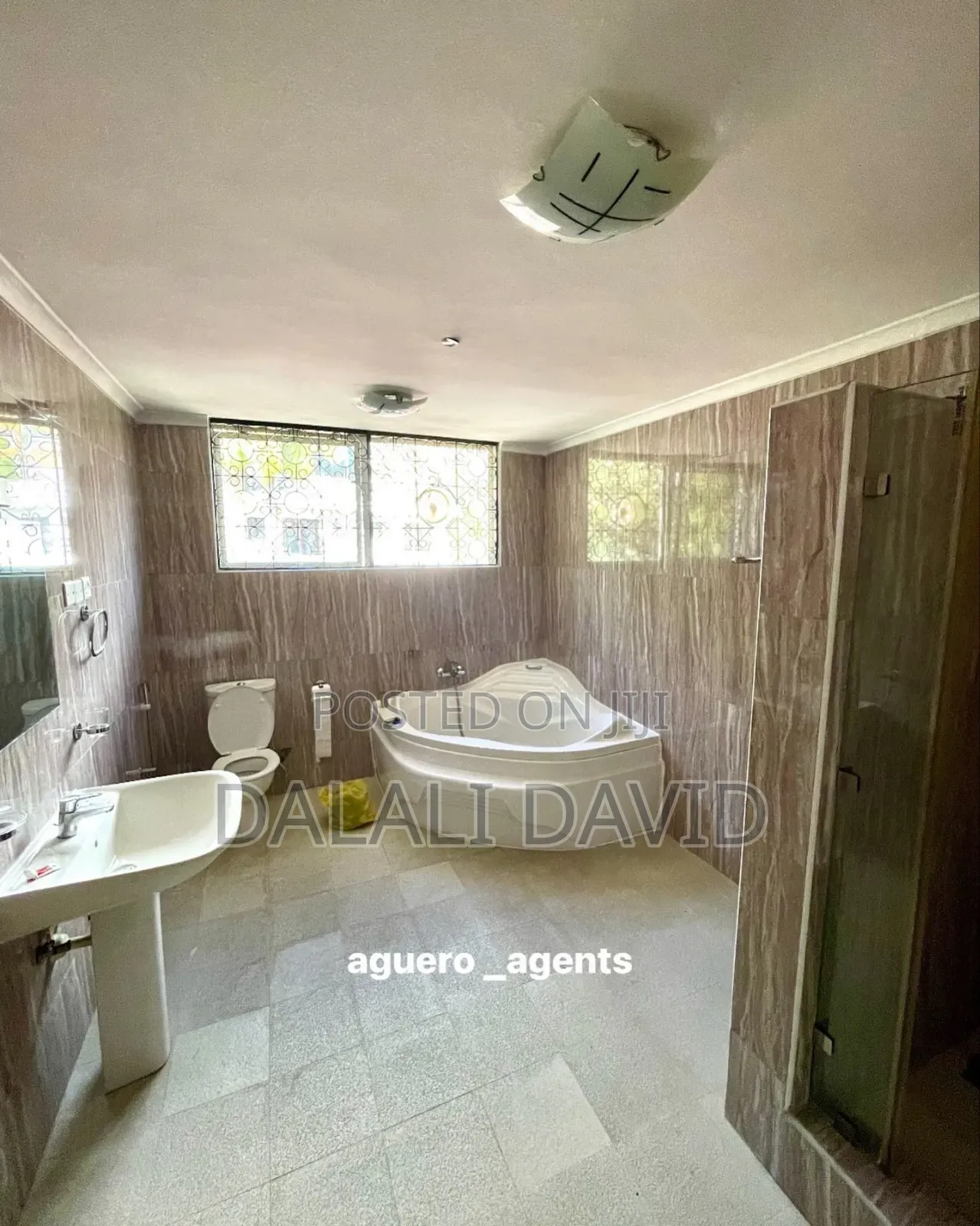 5bdrm House in Ada Estate for rent