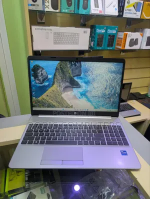 Laptop HP 250 G10 16GB Intel Core i7 SSD 512GB