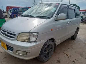 Toyota Noah 2003 Silver