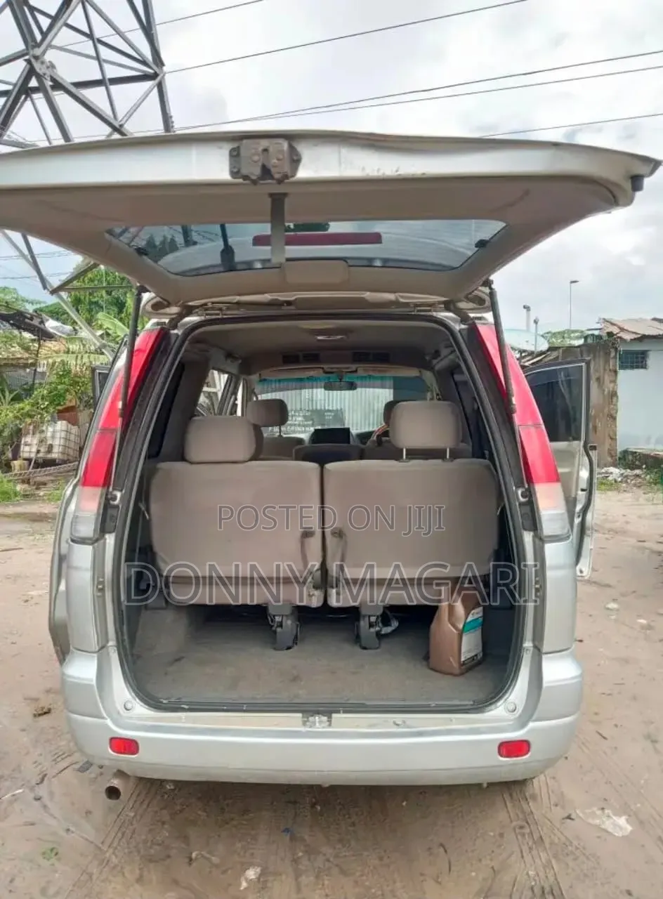 Toyota Noah 2003 Silver