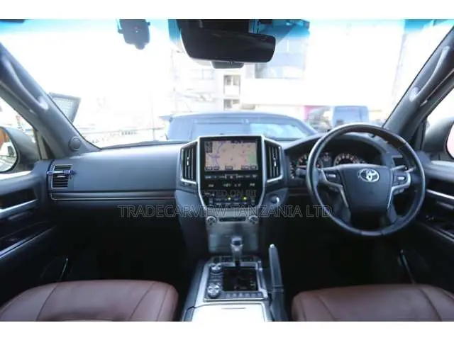 Toyota Land Cruiser 4.6 V8 ZX 2019 Gold